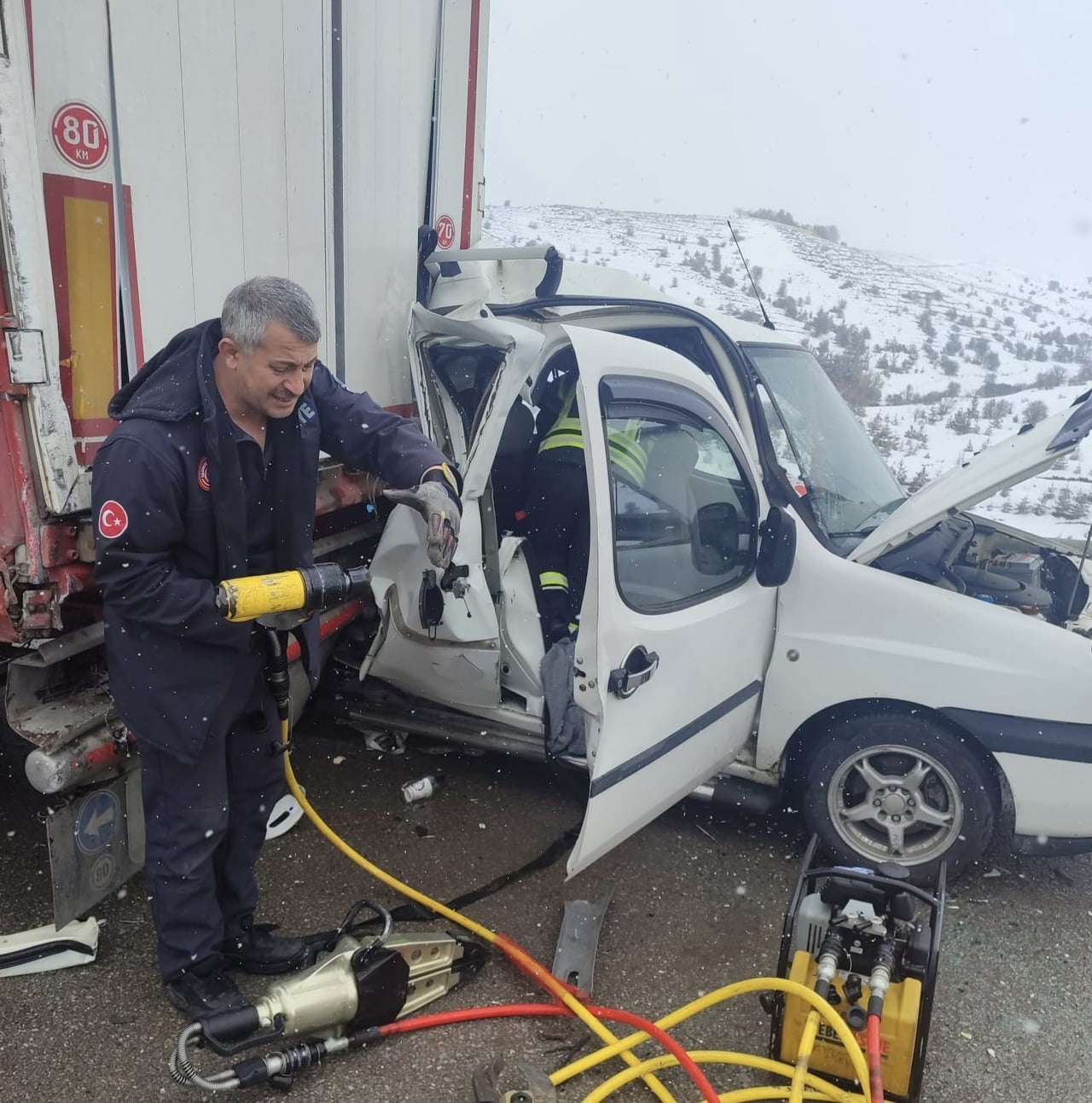 ERZURUM’UN AŞKALE İLÇESİ TEPEBAŞI MEVKİİNDE, TERCAN–AŞKALE İSTİKAMETİNDE MEYDANA GELEN TRAFİK...