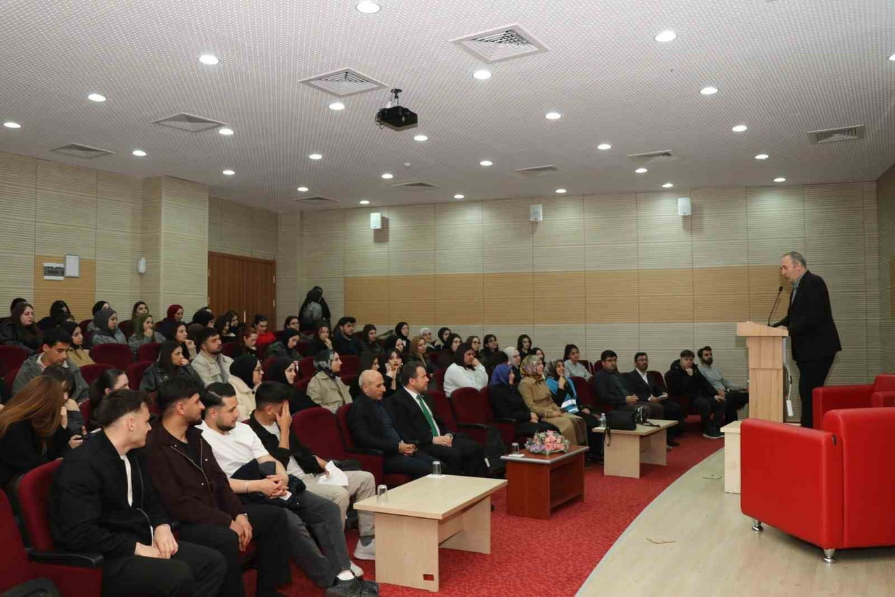 ERZURUM’UN OLTU İLÇESİNDE ÜNİVERSİTE ÖĞRENCİLERİNE YÖNELİK "MANEVİ DANIŞMANLIK VE REHBERLİK" İLE...