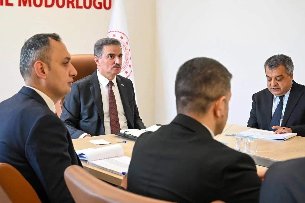 ERZURUM VALİSİ AYDIN BARUŞ, ÇEVRE, ŞEHİRCİLİK VE İKLİM DEĞİŞİKLİĞİ İL MÜDÜRLÜĞÜNÜ ZİYARET EDEREK...