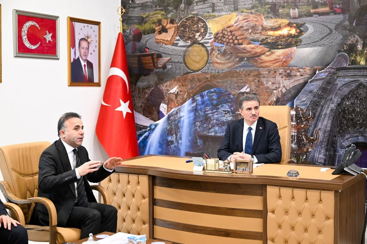 ERZURUM VALİSİ AYDIN BARUŞ, İL KÜLTÜR VE TURİZM MÜDÜRLÜĞÜ’NÜ ZİYARET EDEREK YÜRÜTÜLEN ÇALIŞMALAR...