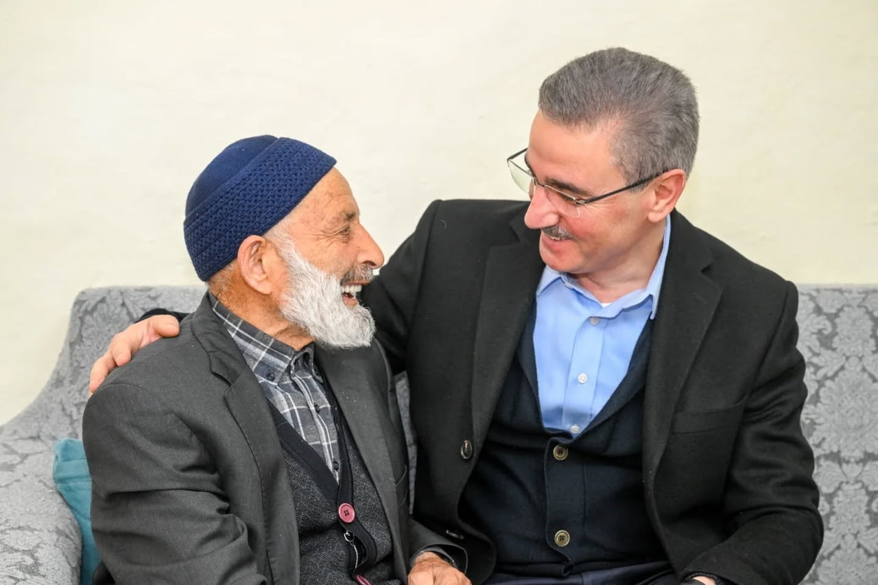 ERZURUM VALİSİ AYDIN BARUŞ, KÖKLÜ DEĞERLERİN TEMSİLCİSİ OLAN BÜYÜKLERLE BİR ARAYA GELMEYE VE...