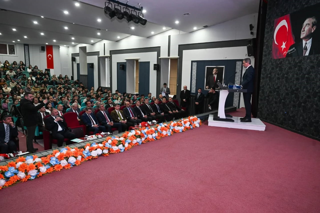 ERZURUM VALİSİ AYDIN BARUŞ, MİLLÎ EĞİTİM BAKANI YUSUF TEKİN’İN KATILIMIYLA GERÇEKLEŞTİRİLEN MİLLÎ...