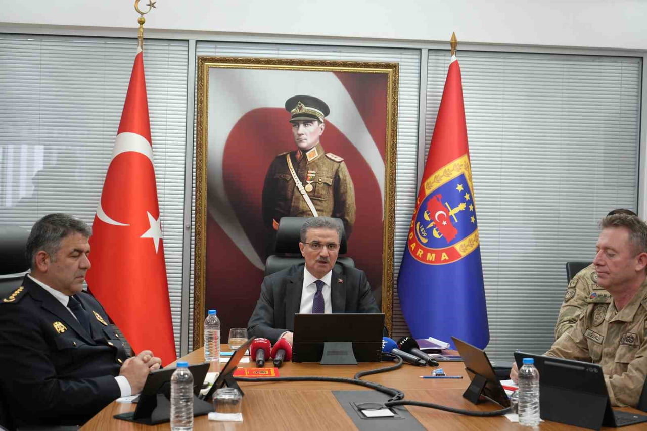 ERZURUM VALİSİ AYDUN BARUŞ, ERZURUM EMNİYET MÜDÜRÜ ONUR KARABURUN VE İL JANDARMA KOMUTANI KIDEMLİ...