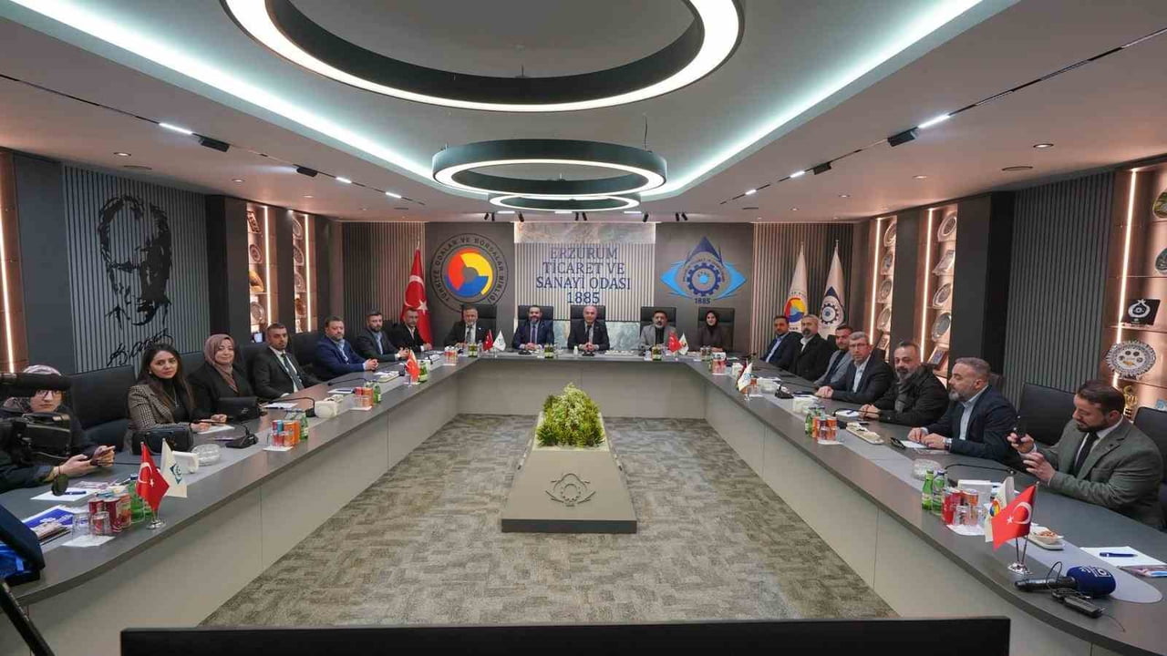 ERZURUMLU SANAYİCİ VE İŞ ADAMLARI DERNEĞİ (ERSİAD) HEYETİ, ERZURUM TİCARET VE SANAYİ ODASINI...