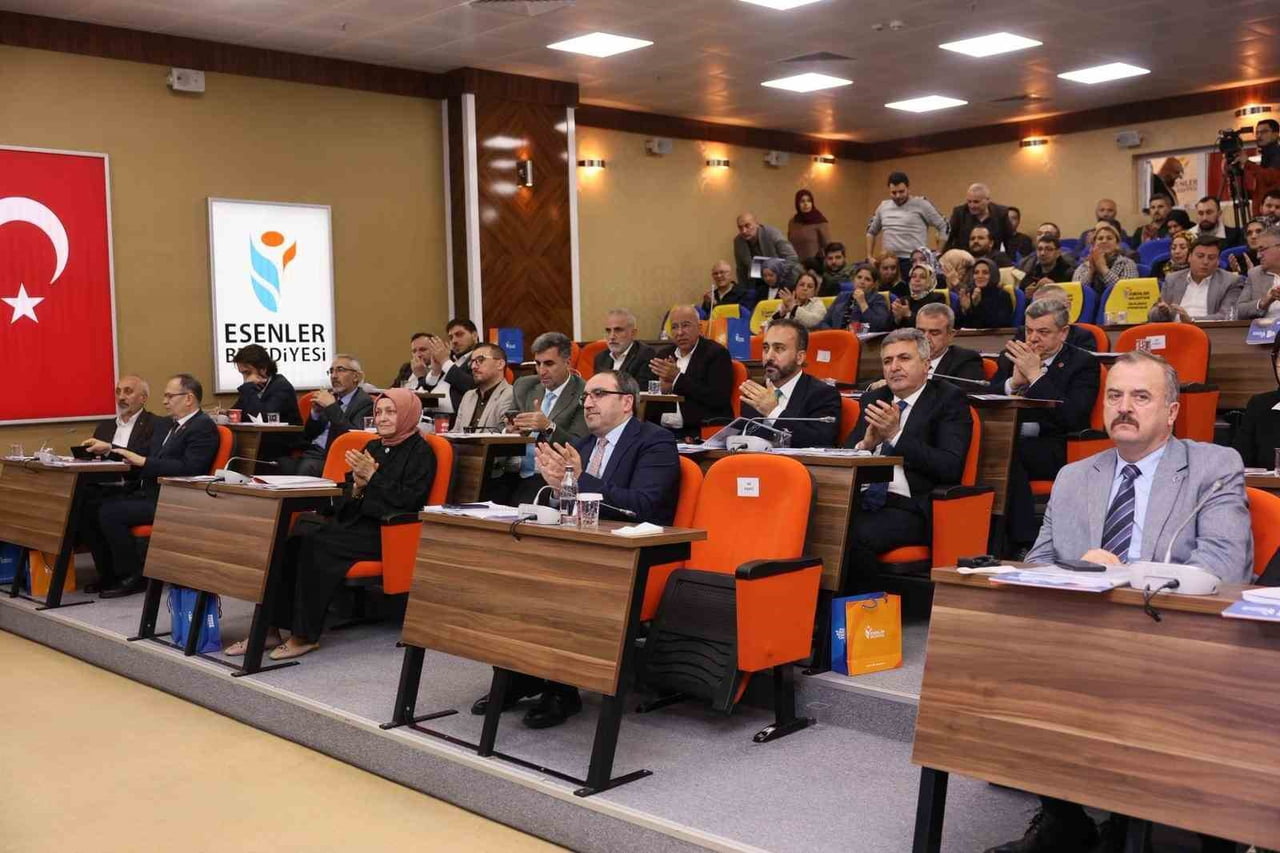 ESENLER BELEDİYE BAŞKANI M. TEVFİK GÖKSU, 2025 YILI FAALİYET RAPORU’NU BELEDİYE MECLİSİ’NDE...