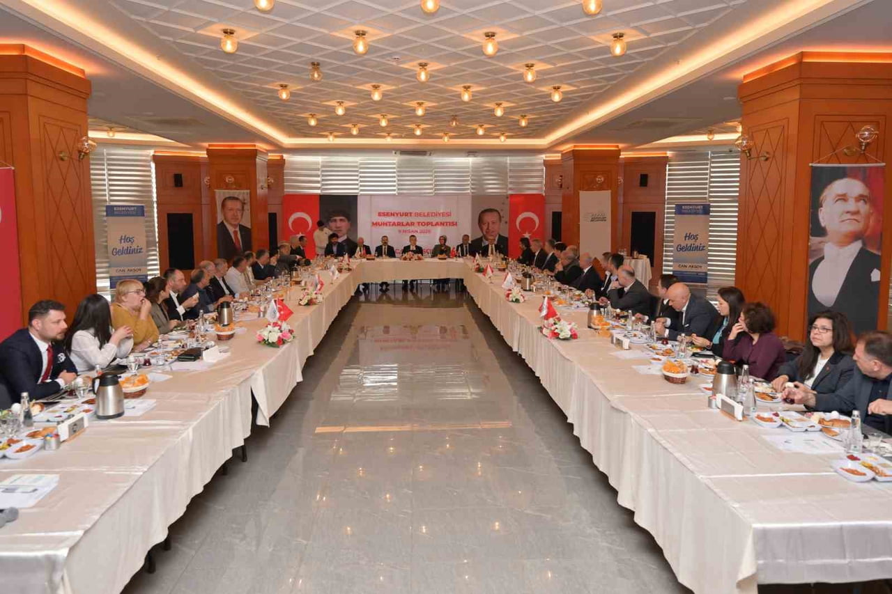 ESENYURT BELEDİYE BAŞKAN VEKİLİ CAN AKSOY, MAHALLE MUHTARLARIYLA BİR ARAYA GELEREK İLÇENİN...