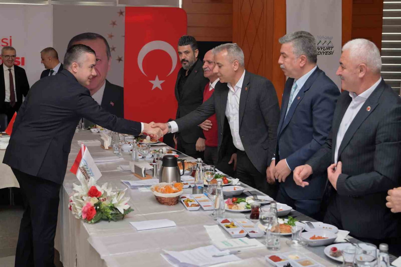 ESENYURT BELEDİYE BAŞKAN VEKİLİ CAN AKSOY, MAHALLE MUHTARLARIYLA BİR ARAYA GELEREK İLÇENİN...