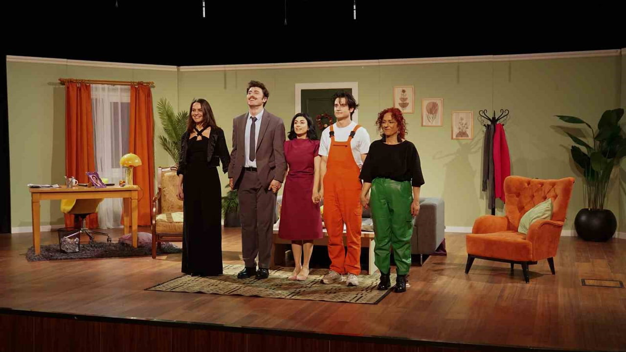 ESENYURT BELEDİYESİ'NCE SAHNELENEN "SARA'YI EVLENDİRMEK" ADLI TİYATRO OYUNU, İZLEYİCİLERE...