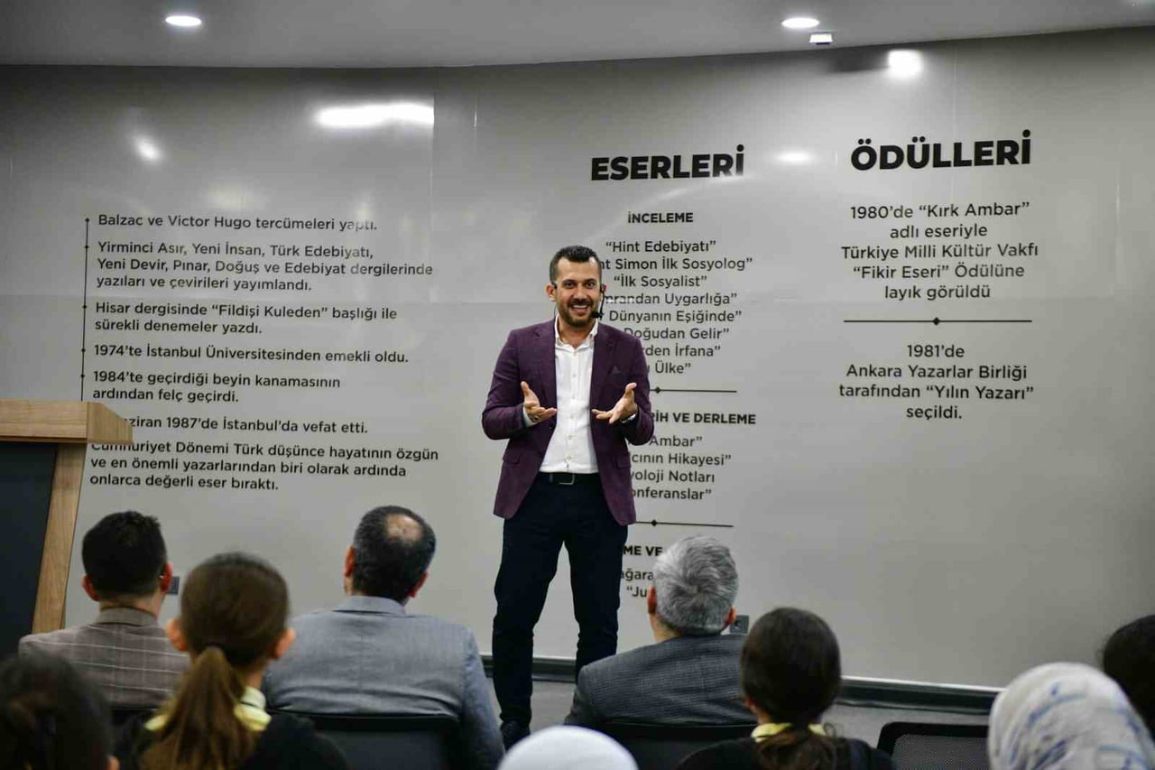 ESENYURT BELEDİYESİ’NİN KÜTÜPHANE HAFTASI KAPSAMINDA DÜZENLEDİĞİ SÖYLEŞİDE YAZAR ÖĞRETMEN ÇAĞLAR...