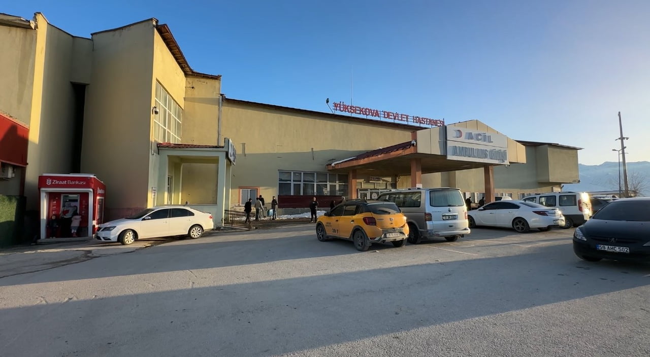 ESENYURT İLKOKULUNDA ZEHİRLENME ŞÜPHESİYLE 12 ÖĞRENCİ HASTANEYE KALDIRILDI.