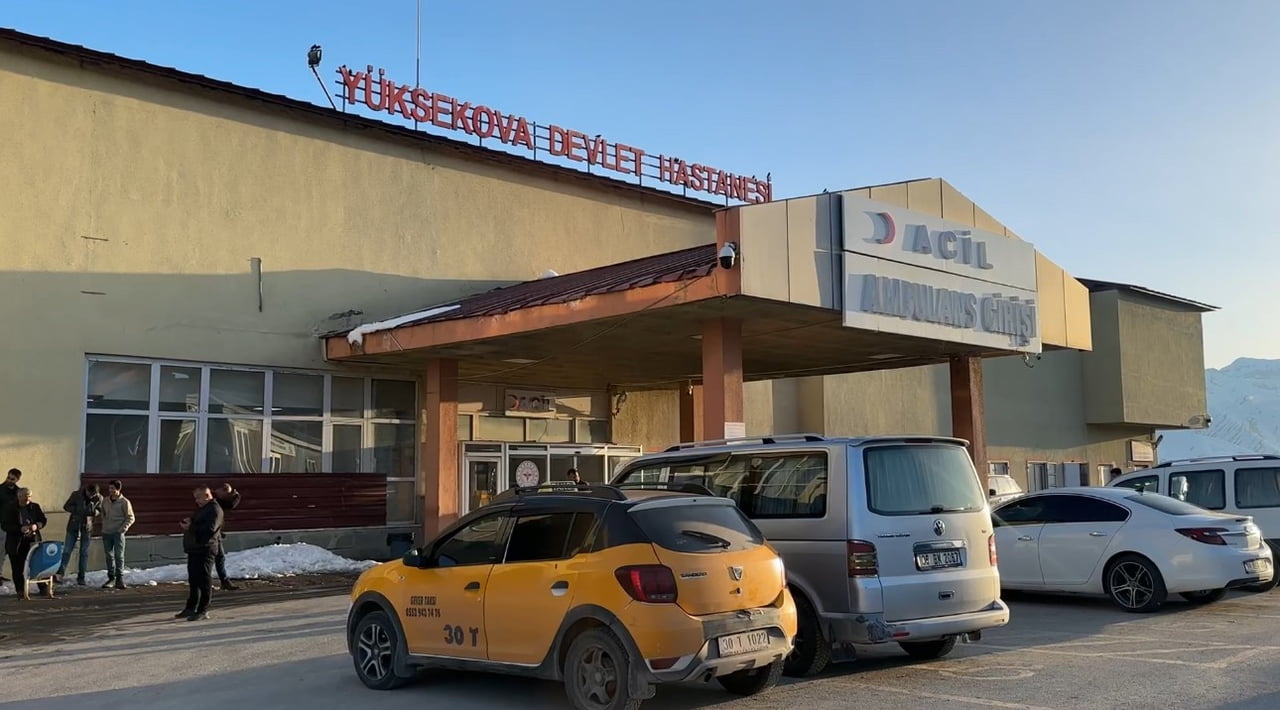 ESENYURT İLKOKULUNDA ZEHİRLENME ŞÜPHESİYLE 12 ÖĞRENCİ HASTANEYE KALDIRILDI.