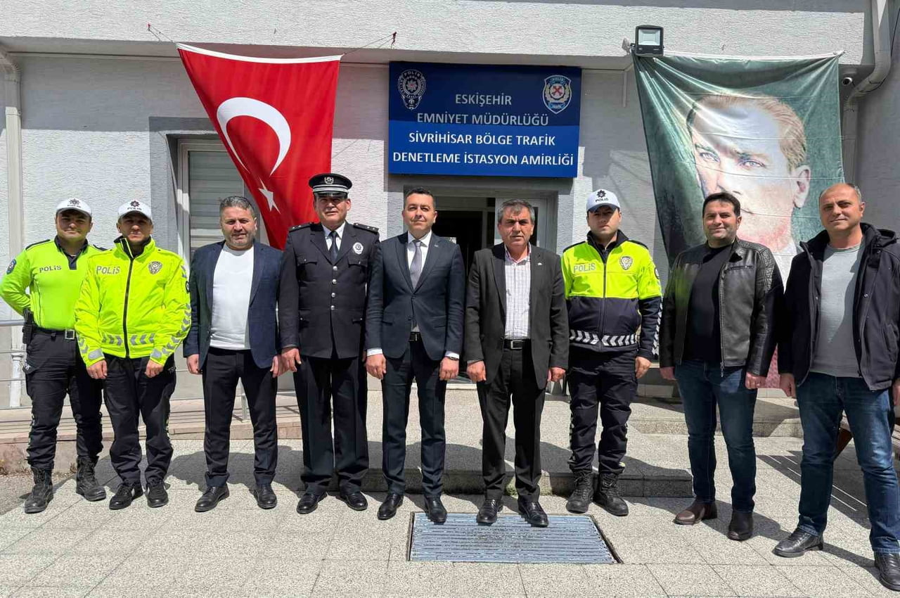 ESKİŞEHİR'DE AK PARTİ SİVRİHİSAR İLÇE BAŞKANI MEHMET POTOĞLU, EMNİYET MENSUPLARINA ZİYARETTE...