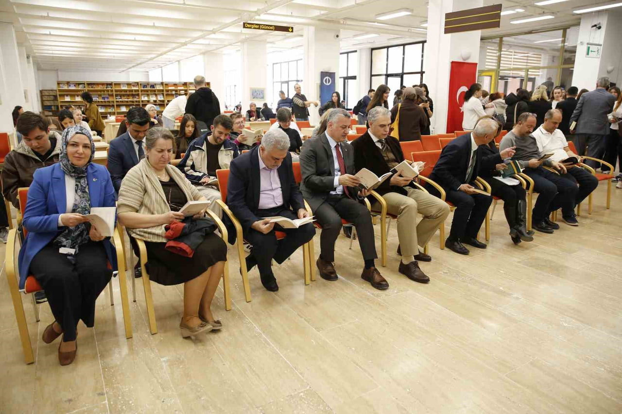 ESKİŞEHİR'DE ANADOLU ÜNİVERSİTESİ KÜTÜPHANE VE DOKÜMANTASYON DAİRE BAŞKANLIĞI TARAFINDAN 62'NCİ...