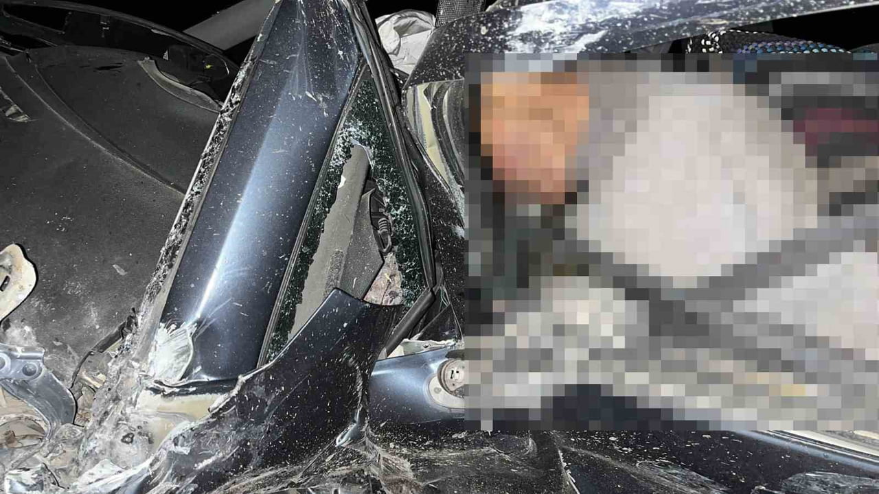 ESKİŞEHİR'DE GÜNYÜZÜ YOLU'NDA 2 ARACIN BİRBİRİNE GİRDİĞİ TRAFİK KAZASINDA 1 KİŞİ ÖLÜRKEN, GÜNYÜZÜ...