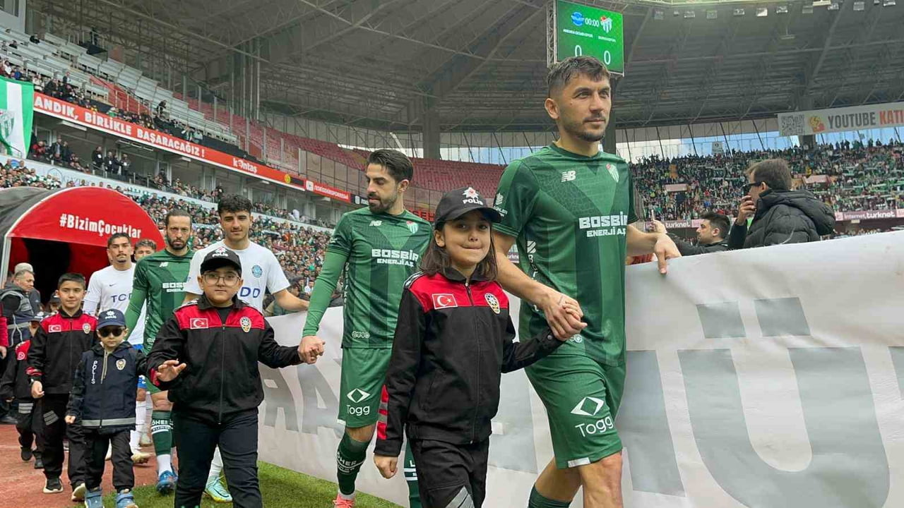 ESKİŞEHİR'DE OYNANAN ANKARA DEMİRSPOR - BURSASPOR MAÇINDA POLİS HAFTASI KAPSAMINDA ÜNİFORMA İLE...
