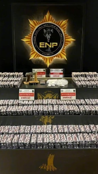 ESKİŞEHİR'DE POLİS EKİPLERİNCE DÜZENLENEN UYUŞTURUCU OPERASYONLARINDA KİLOLARCA NARKOTİK MADDE ELE...