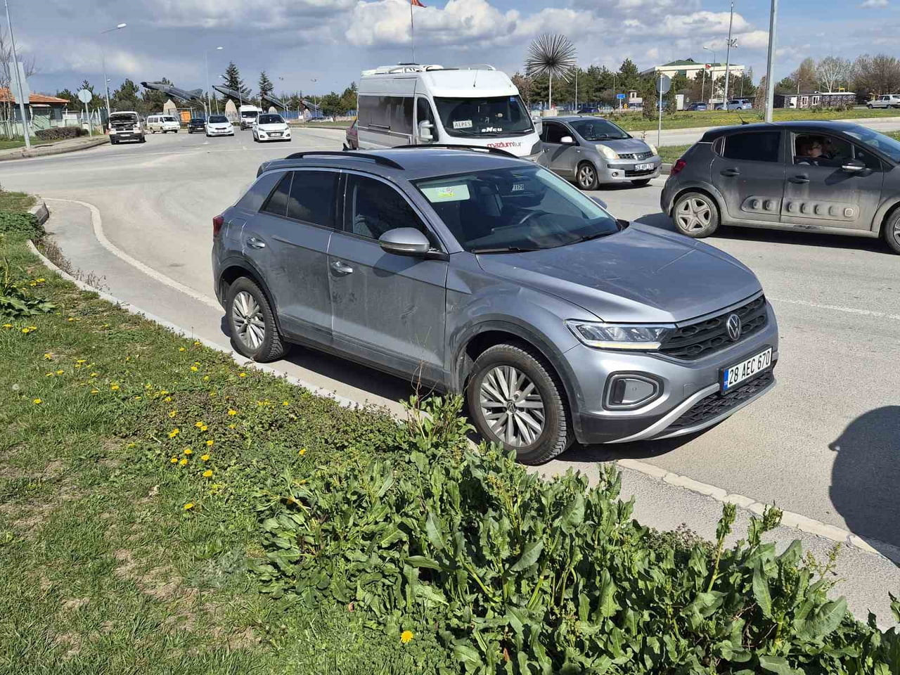 ESKİŞEHİR'DE TERS YÖNE GİRMEYE ÇALIŞAN ÜÇ TEKERLEKLİ ELEKTRİKLİ ARACIN OTOMOBİL İLE ÇARPIŞMASI...