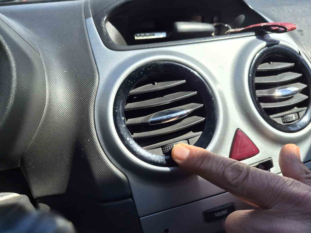 ESKİŞEHİR'DE YAZ SEZONUNUN YAKLAŞMASIYLA BİRLİKTE ARAÇ SAHİPLERİNİ UYARAN OTO KLİMA UZMANI ÜMİT...