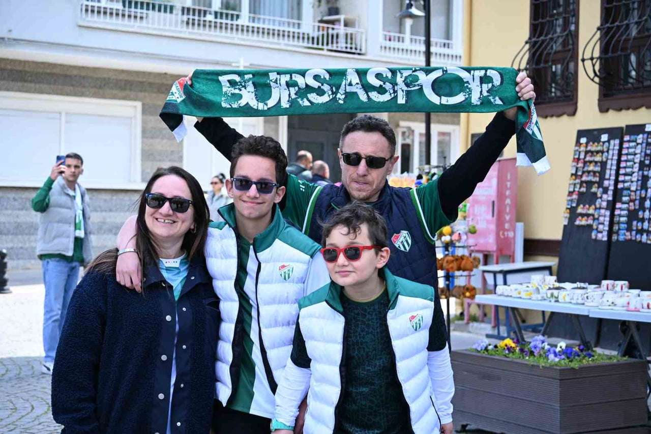 ESKİŞEHİR'E ANKARA DEMİRSPOR İLE OYNACAĞI MAÇ İÇİN GELEN BURSASPOR TARAFTARI KENTİN TURİSTİK...