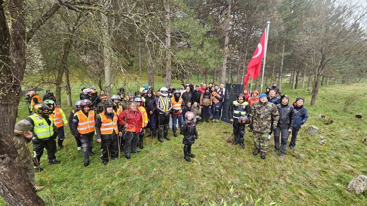 ESKİŞEHİR 222 MOTOSİKLET DERNEĞİ'NİN GEÇEN HAFTA SONU GERÇEKLEŞTİRDİĞİ İNÖNÜ ZAFERLERİ SAYGI...