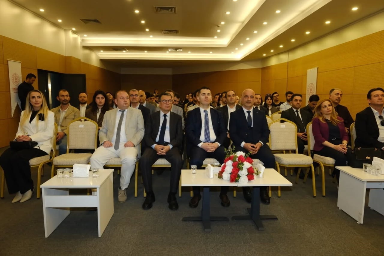 ESKİŞEHİR’DE TURİZM HAFTASI ETKİNLİKLERİ KAPSAMINDA SANATÇI HADİ MOUSAVİ’NİN "GEÇMİŞİN İZİNDE:...