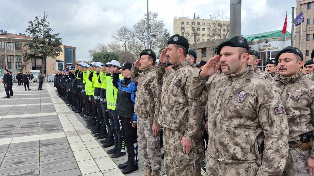 ESKİŞEHİR’DE TÜRK POLİS TEŞKİLATI’NIN 181'İNCİ KURULUŞ YIL DÖNÜMÜ ÇERÇEVESİNDE ÇELENK SUNMA TÖRENİ...
