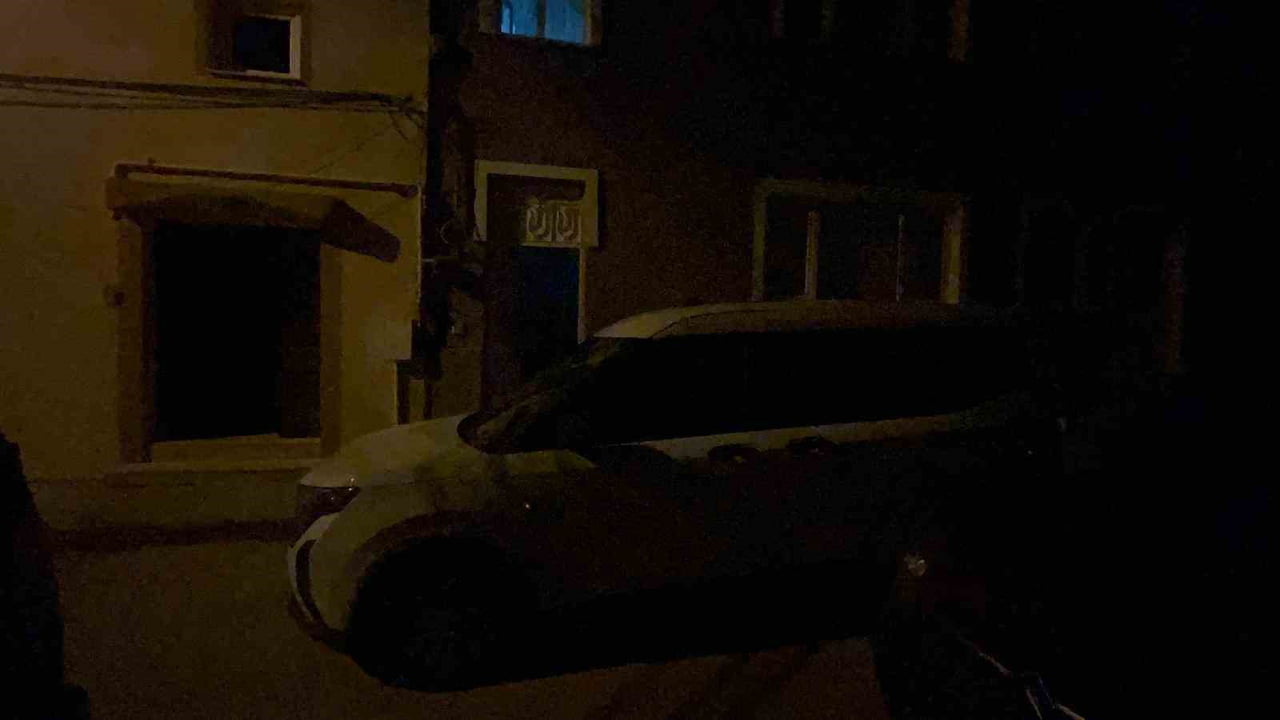 ESKİŞEHİR’DE UYUŞTURUCU MADDE KULLANDIKTAN SONRA KALBİ DURAN DAHA SONRA HAYATA KALP MASAJI İLE...