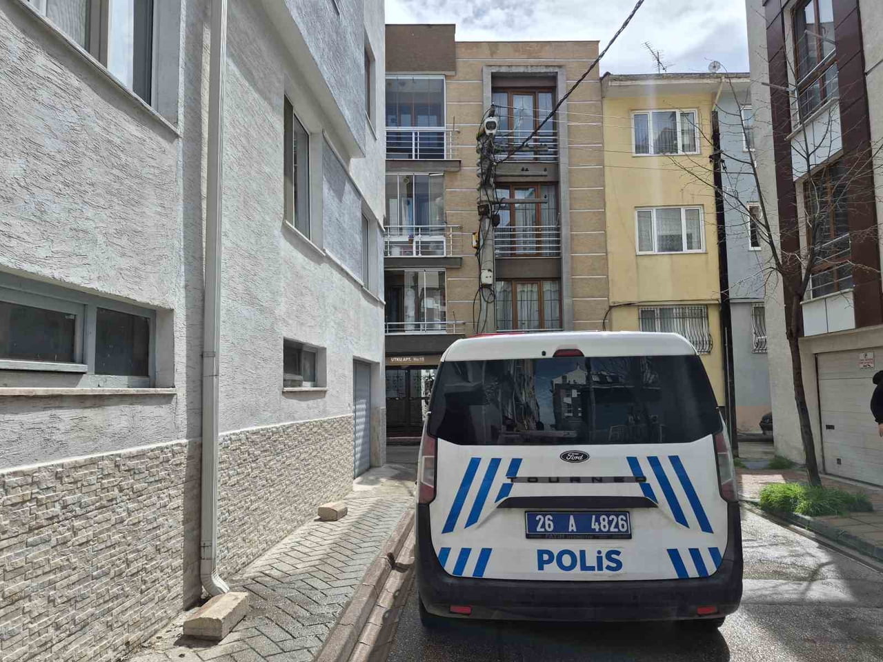 ESKİŞEHİR’DE YAKINLARININ BİR SÜREDİR KENDİSİNDEN HABER ALAMADIĞI 67 YAŞINDAKİ ŞAHIS, EVİNDE ÖLÜ...