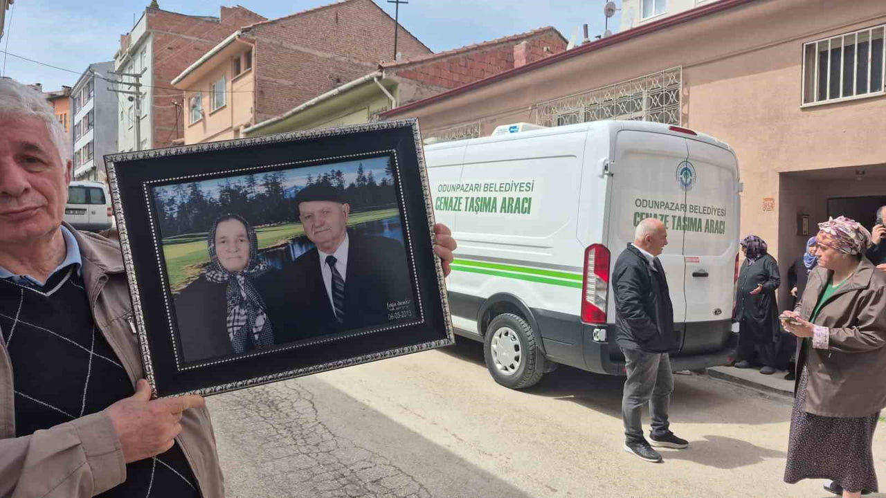 ESKİŞEHİR’DE YAŞAYAN 70 YILLIK EVLİ MELİHA VE NECATTİN OCAK ÇİFTİ, TEDAVİ GÖRDÜKLERİ HASTANELERDE...