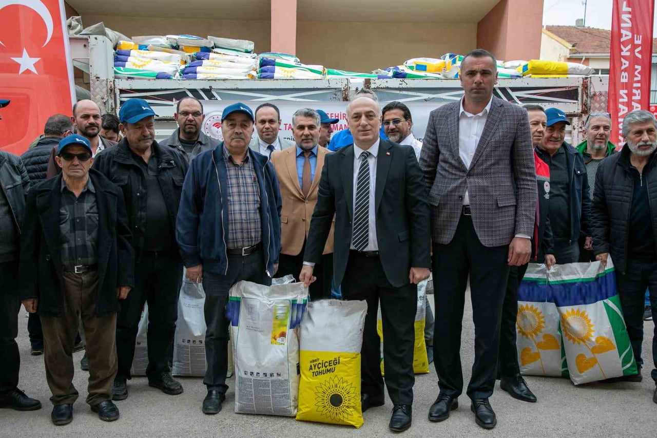 ESKİŞEHİR İL TARIM VE ORMAN MÜDÜRLÜĞÜ TARAFINDAN 92 ÜRETİCİYE YÜZDE 62 HİBE DESTEĞİYLE BİN 690...