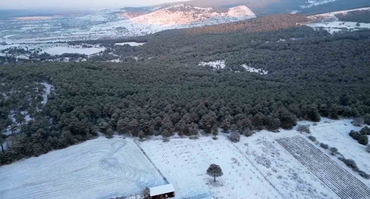ESKİŞEHİR’İN YÜKSEK RAKIMLI İLÇESİ MİHALIÇÇIK’IN BAZI MAHALLELERİNE NİSAN AYININ ORTASINDA YAĞAN...
