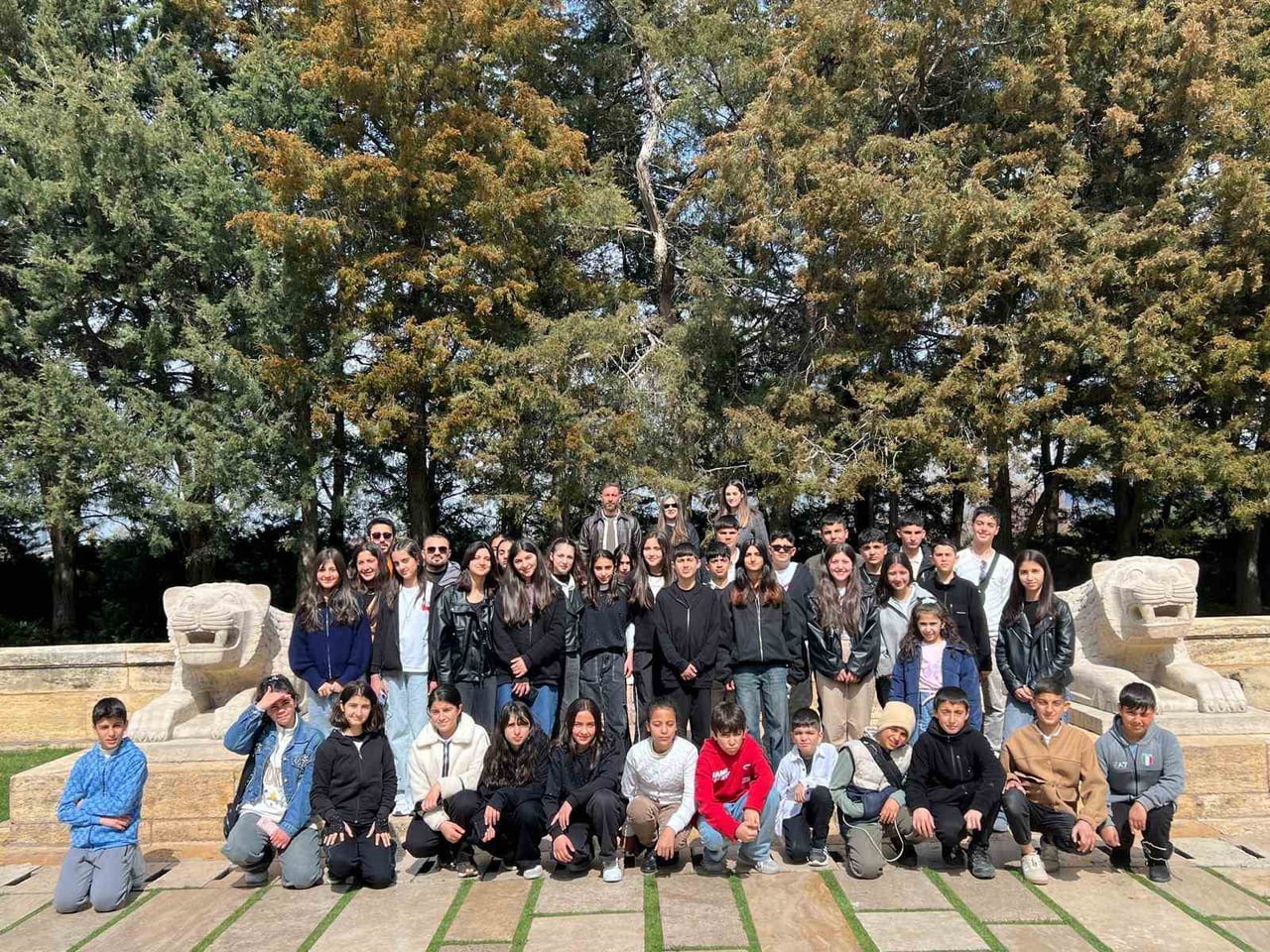 ESKİŞEHİR MAHMUDİYE İLÇESİNDE EĞİTİM GÖREN İSMETPAŞA ORTAOKULU ÖĞRENCİLERİ, "KUCAK DOLUSU...