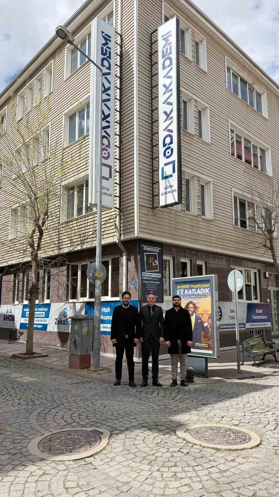 ESKİŞEHİR MÜTEŞEBBİS İŞ İNSANLARI DERNEĞİ (ESMİAD), EĞİTİM VE GİRİŞİMCİLİK ALANINDA ÖNEMLİ BİR...