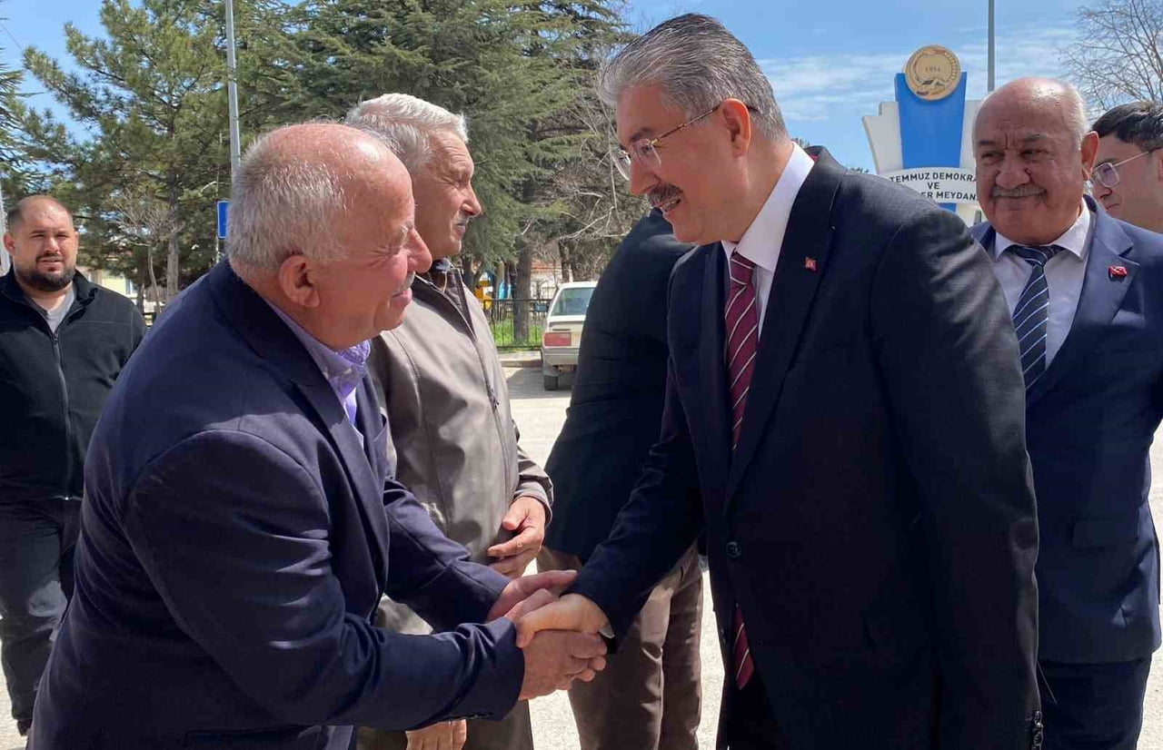 ESKİŞEHİR VALİSİ DR. ERDİNÇ YILMAZ, ALPU İLÇESİNDE GERÇEKLEŞTİRDİĞİ ZİYARETLER KAPSAMINDA HEM...