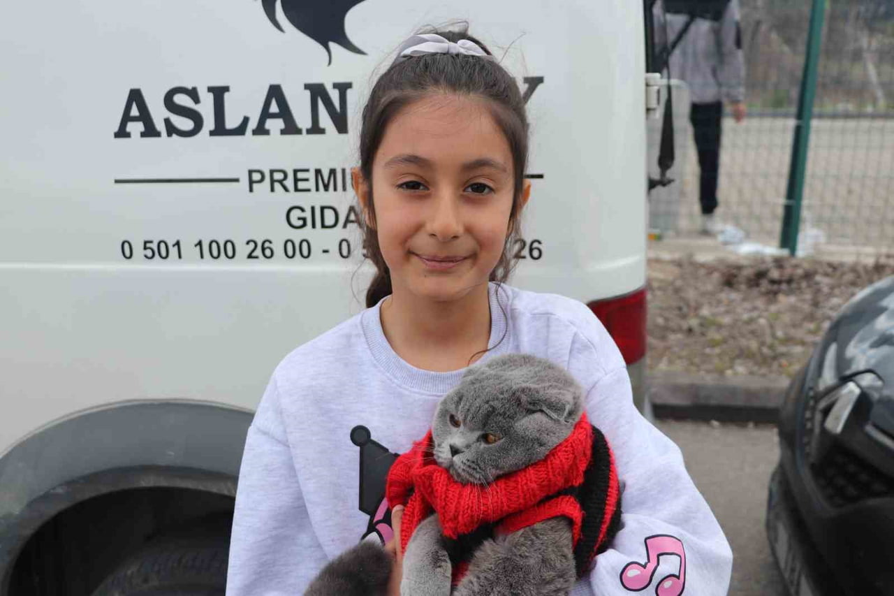 ESKİŞEHİRSPOR TARAFTARI ARİFE MASAL SARITAŞ, ANKARA DEMİRSPOR MAÇINDA BURSASPOR'A DESTEK VERMEK...