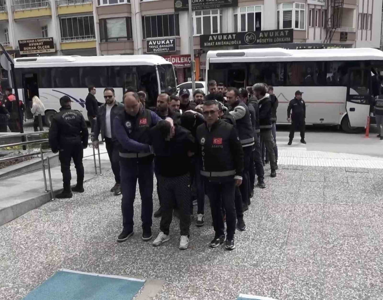 EV SATIN ALMAK İSTEYEN VATANDAŞLARI SAHTE İLANLAR VEREREK MİLYONLARCA LİRA DOLANDIRAN ŞEBEKE, 6...