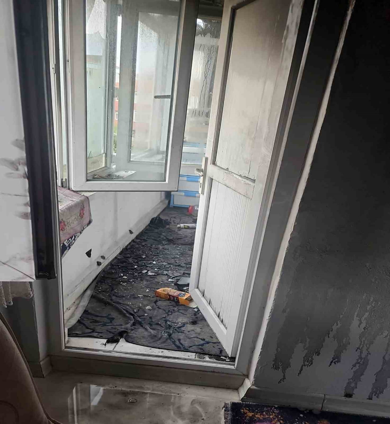 EVDE BÜYÜK HASAR OLUŞTU