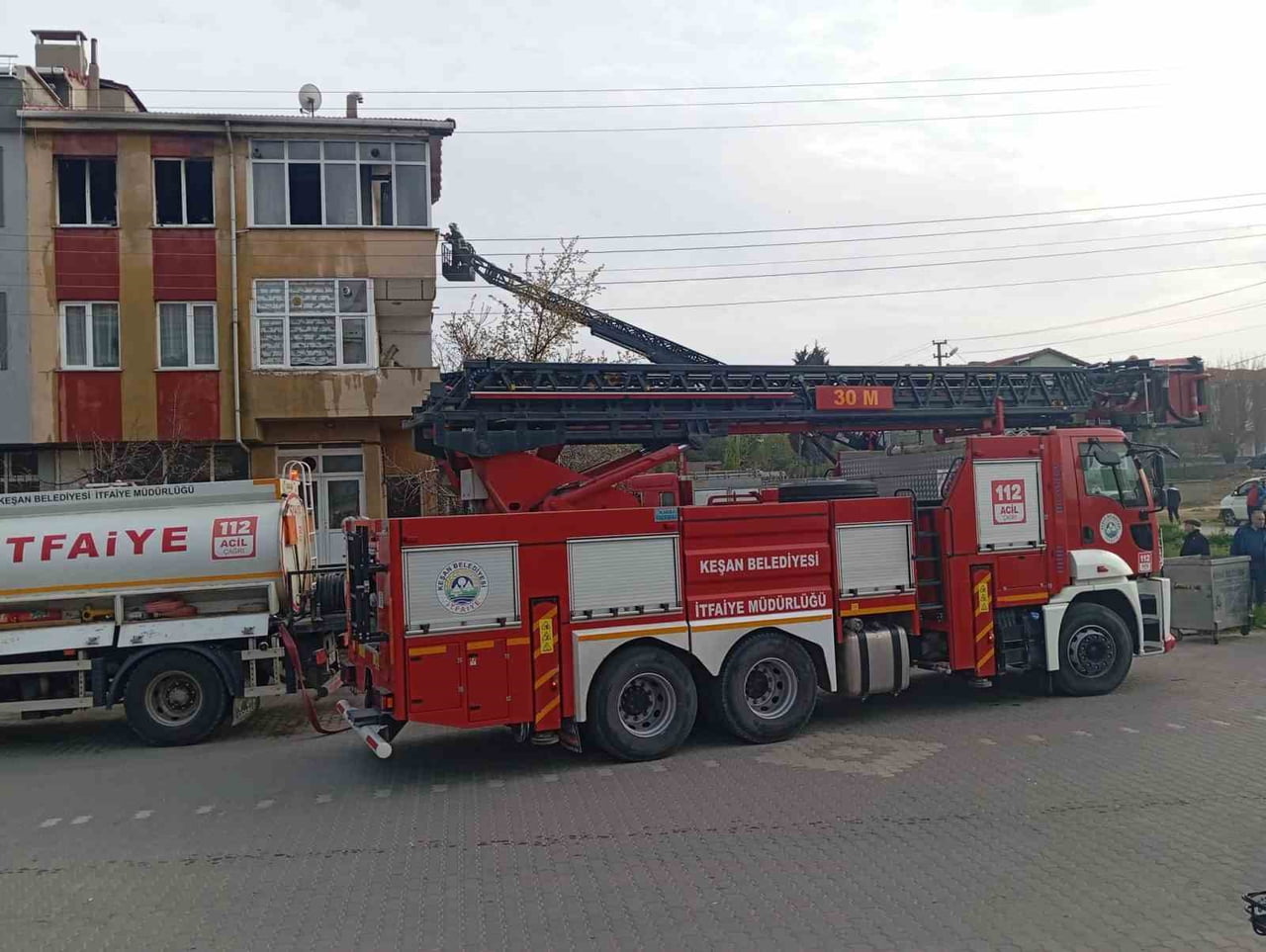 EVİ YAKTI BABASINI ARAYIP "EVİ YAKTIM GEL" DEDİ