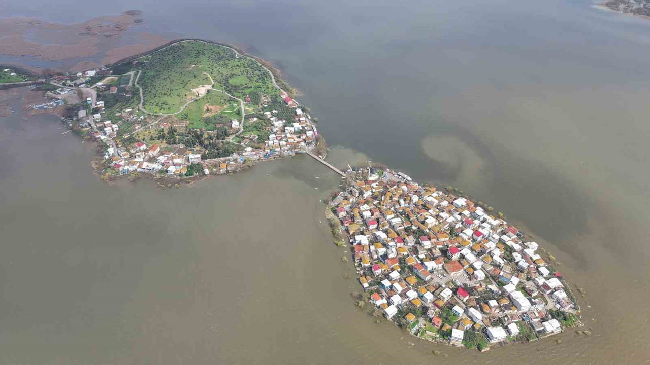 EVLİYA ÇELEBİ'NİN "VELHASIL SUDAN İBARETTİR" DİYE BAHSETTİĞİ, GEÇEN YIL SUSUZLUKTAN SU...