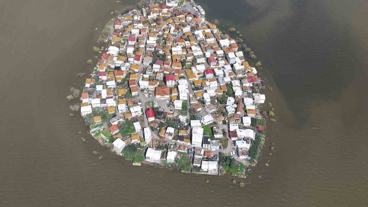 EVLİYA ÇELEBİ'NİN "VELHASIL SUDAN İBARETTİR" DİYE BAHSETTİĞİ, GEÇEN YIL SUSUZLUKTAN SU...