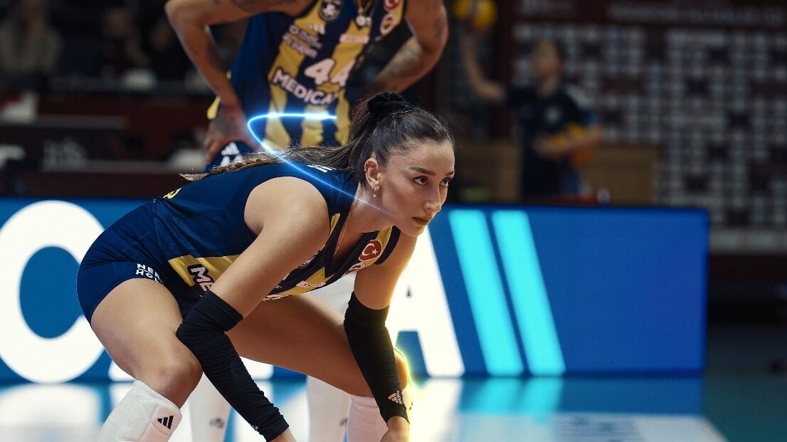 FENERBAHÇE KADIN VE ERKEK VOLEYBOL TAKIMLARI İSİM VE SAĞLIK SPONSORU MEDİCANA SAĞLIK GRUBU...