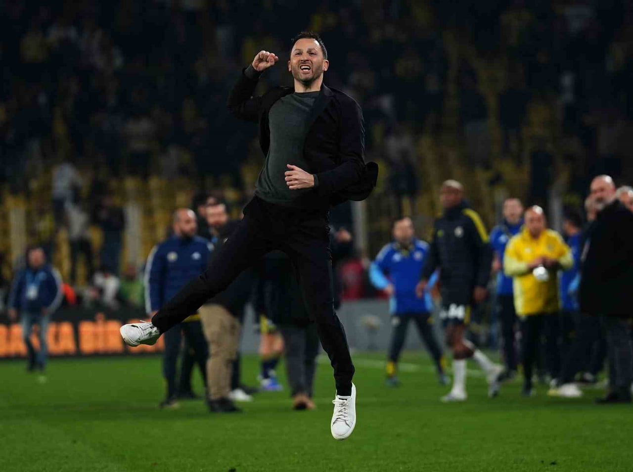 FENERBAHÇE, TRENDYOL SÜPER LİG'DE BEŞİKTAŞ'I 1-0 MAĞLUP ETTİ VE BU SEZON EZELİ RAKİPLERİNE KARŞI...