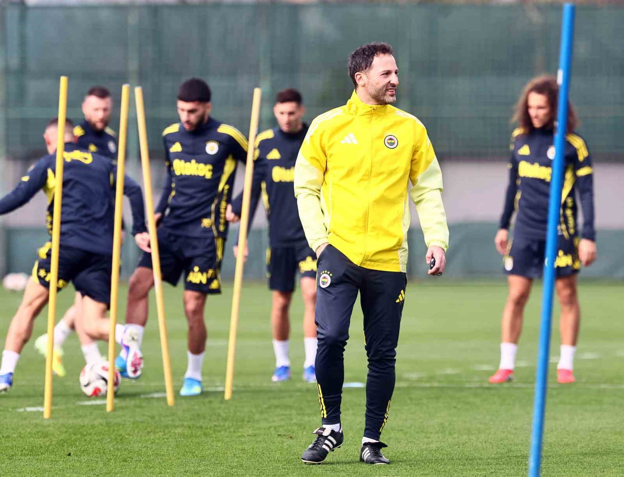 FENERBAHÇE, TRENDYOL SÜPER LİG'İN 28. HAFTASINDA BEŞİKTAŞ İLE OYNAYACAĞI MAÇIN HAZIRLIKLARINI...