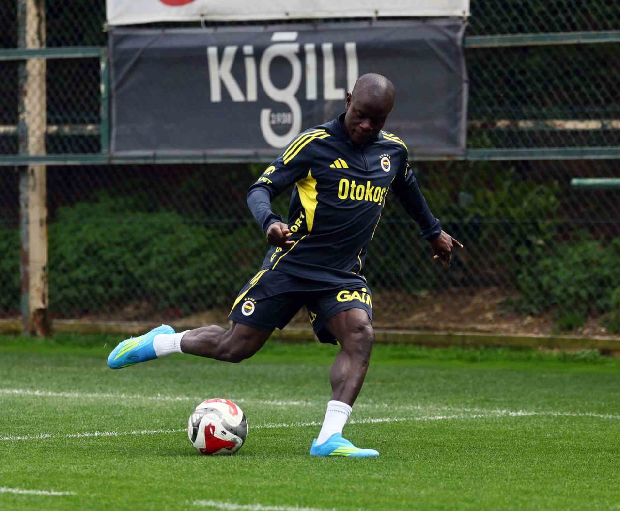 FENERBAHÇE, TRENDYOL SÜPER LİG'İN 29. HAFTA MAÇINDA 11 NİSAN CUMARTESİ GÜNÜ KAYSERİSPOR İLE...