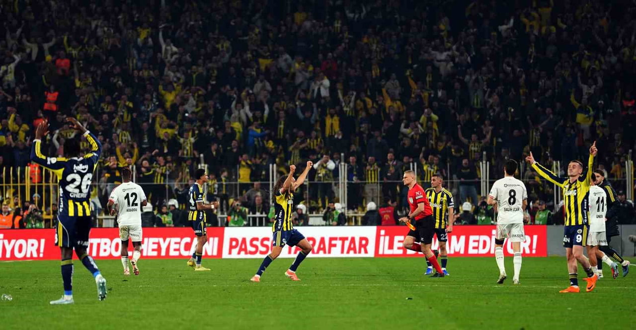 FENERBAHÇE, TRENDYOL SÜPER LİG’DE BEŞİKTAŞ’I 1-0 MAĞLUP ETTİ VE BU SEZON RAKİBİNE KARŞI 6 PUAN...