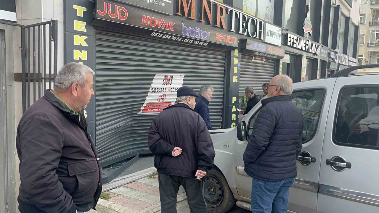 FREN YERİNE GAZA BASAN SÜRÜCÜ İŞYERİNE DALDI