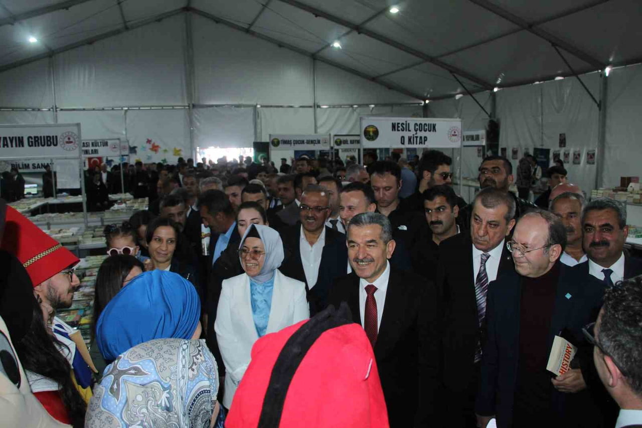 FUAR ALANIN GEZİLMESİ