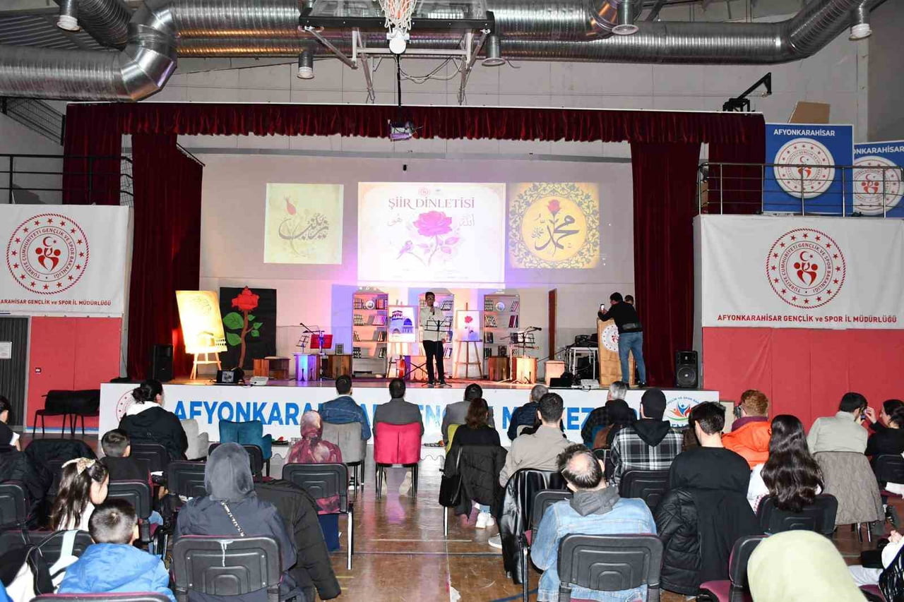 FYONKARAHİSAR GENELİNDE GENÇLİK MERKEZLERİ TARAFINDAN DÜZENLENEN ŞİİR DİNLETİSİ PROGRAMLARINDA...