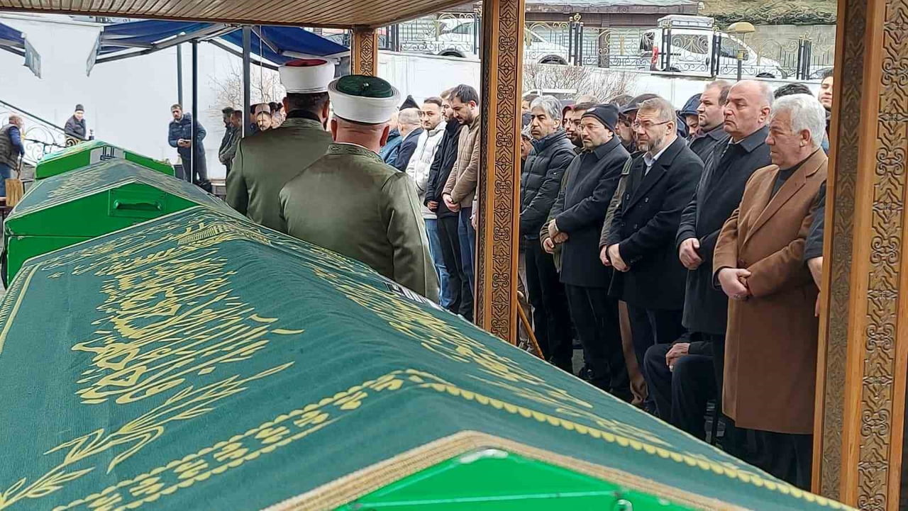 GAZETECİ MEHMET ŞENERİ’İN ABİSİ KAYA ŞENER VE ETÜ ESKİ REKTÖRÜ PROF. DR. MUAMMER YAYLALI’NIN ABİSİ...