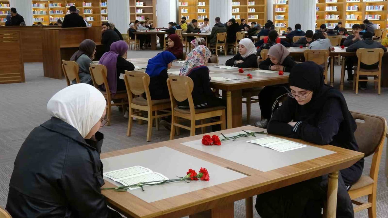 GAZİANTEP'TE 302 ÖĞRENCİ AYNI ANDA KUR'AN-I KERİM'İ HATİM EDEREK ŞEHİTLER VE GAZZE'DE İSRAİL'İN...